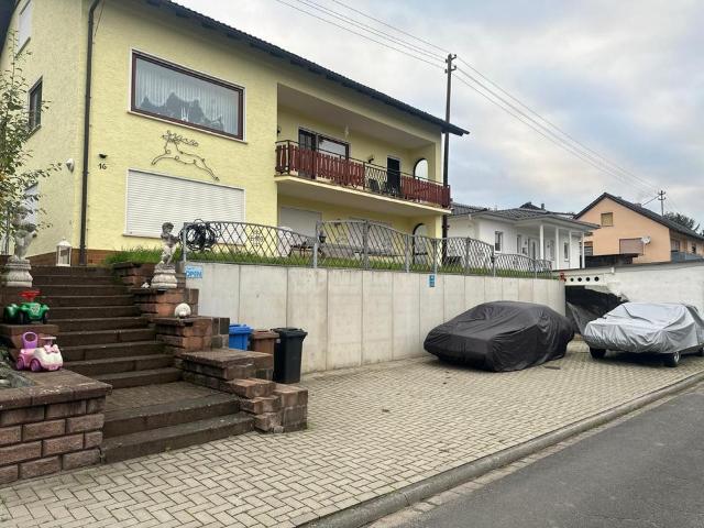 Zweifamilienhaus in Aura