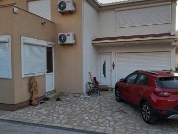 Zweifamilienhaus in Bar, Montenegro Neubau in Meernähe