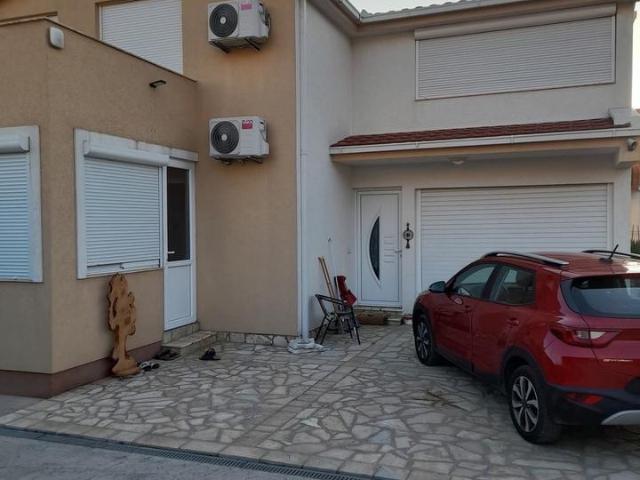 Zweifamilienhaus in Bar, Montenegro Neubau in Meernähe