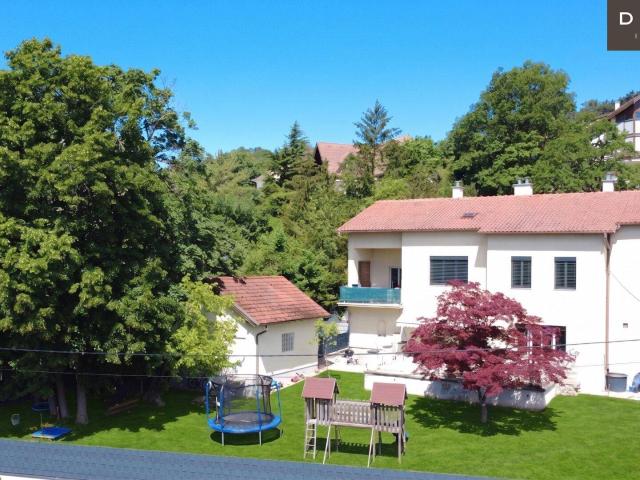 ZWEIFAMILIENHAUS IN GRÜN RUHELAGE MIT GROSSEM GARTEN UND WEITBLICK