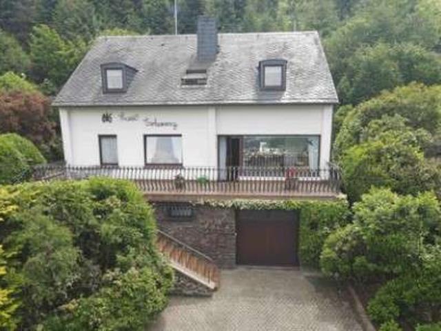 Zweifamilienhaus in Leiwen auf Zummet – Mit Traumhafter Aussicht