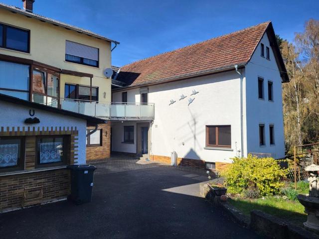 Zweifamilienhaus in ruhiger Lage
