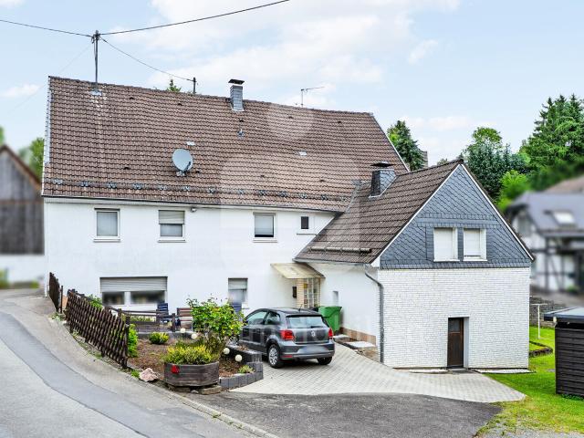 Zweifamilienhaus in ruhiger Lage!