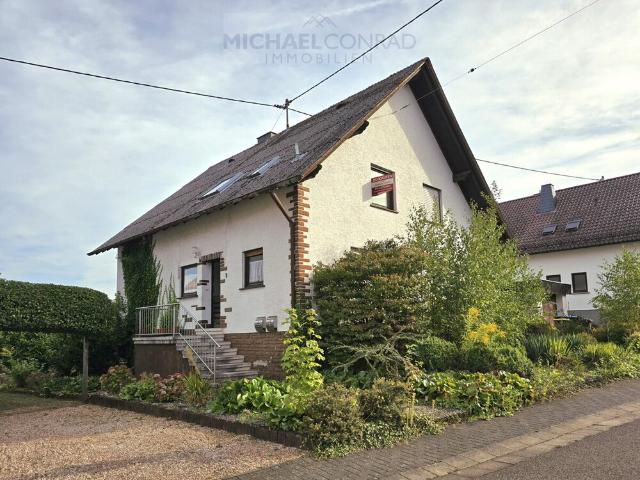Zweifamilienhaus in ruhiger Lage von Weiskirchen