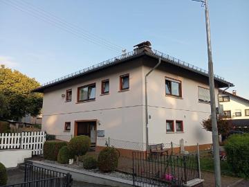 Zweifamilienhaus in ruhiger Lage in Hergenroth