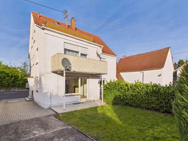 Zweifamilienhaus renovierungsbedürftig mit Doppelgarage, Dachterrasse und Garten in Friolzheim