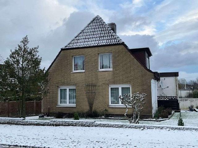 Zweifamilienhaus sucht neuen Eigentümer!