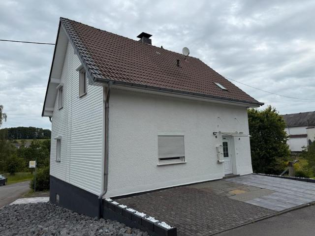 Zweifamilienhaus zu verkaufen in Reichshof