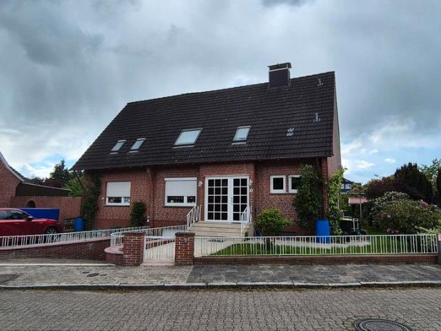 Zweifamilienhaus 240 qm, 800qm Grundst. provisionsfrei bis 01.06