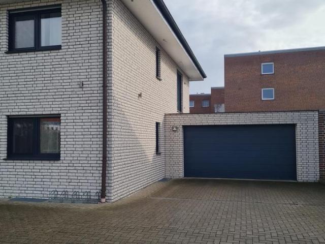 Zweifamilienhaus 2014 230qm 650qm Grund Erdwärme 698000EUR