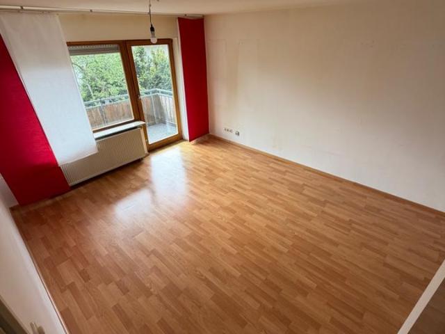Zweistöckige 4 Zimmer Wohnung mit Balkon, Terrasse & Garage