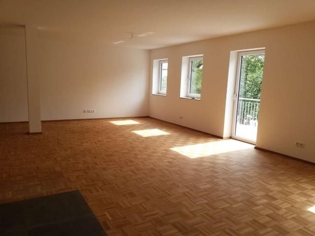 Zweitbezug mit Balkon: exklusive 2 Zimmer Loft Wohnung in Edling