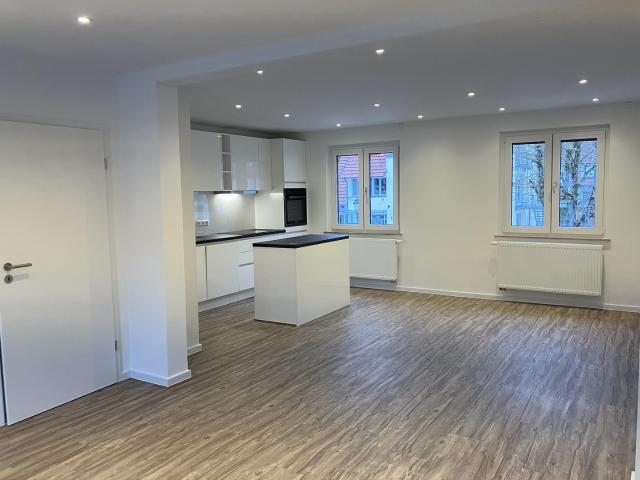 Zweitbezug nach Kernsanierung. Moderne & zentral gelegene 6 Zimmer Wohnung mit EBK