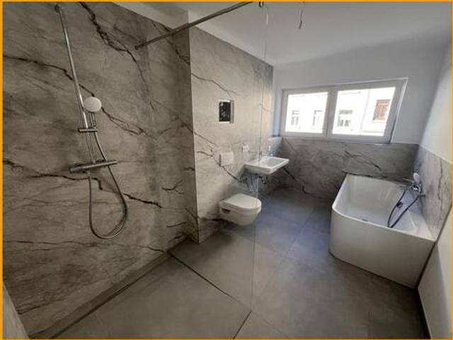 Zweitbezug nach Neubau! Tolle 4 Raum EG Wohnung im mit großem Balkon, Aufzug, in ruhiger Lage von Gera!