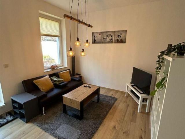 Zweitbezug nach San.! Kompaktloft 1 Zi. im Hinterhaus mit Du. und Lam. in zentraler Lage! EBK mgl