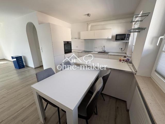 Zweitbezug nach Sanierung, Balkon und Garten: Stilvolle 4 Zimmer Wohnung mit Stellplatz, Bad Vilbel