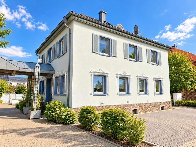 Zweitbezug nach Sanierung: Helle 4 Zimmer Wohnung mit EBK & 2 Bädern!