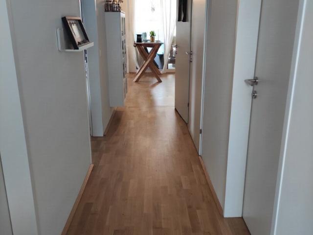 zweitbezug! geförderte 3 raum wohnung mit balkon in einem ruhigen naturnahen sowie sicherem einfamilienhausumfeld! ideal für pärchen und familien mitten im wunderbaren nationalpark pyhrn/priel!