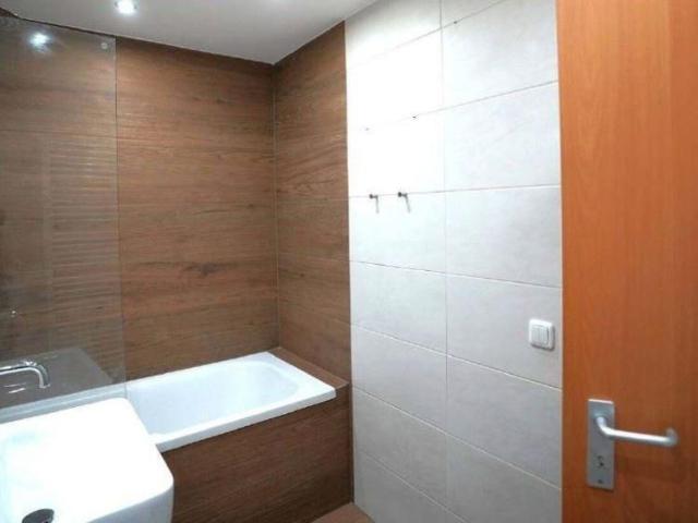 Zweitbezug! Große 3 Zimmer mit Tiefgarage, EBK, Balkon und Wanne am See!