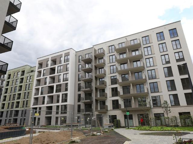Zweitbezug in Frankfurt am Main: 1 Zimmer Wohnung mit Balkon, Keller und Aufzug