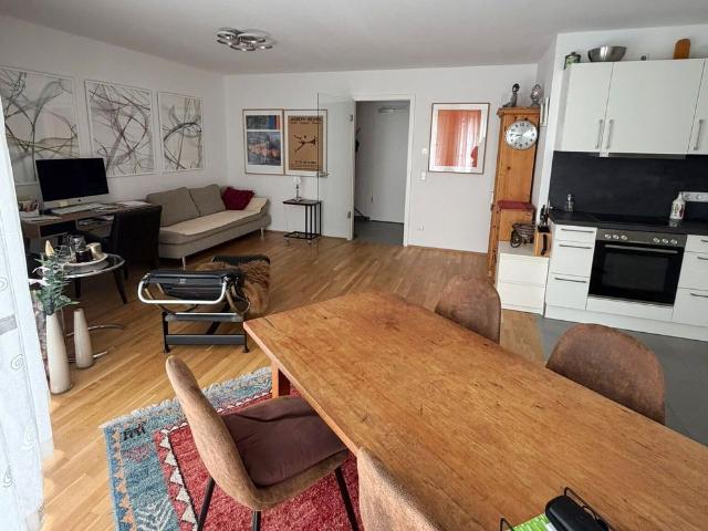 Zweizimmerwohnung mit Terrasse, Einbauküche, TG Stellplatz in der Neustadt!