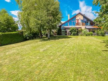Zwillingsvilla mit charmantem Garten in Jouxtens Mézery