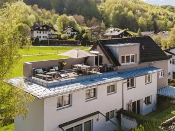Maisonette Penthouse mit 40 m² Dachterrasse in naturnaher Stadtlage. Zwischen Weite und Rückzug