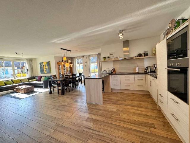 Zwischen Dünenwald und Ostsee – Energieeffizientes Ferienhaus unter Reet mit Sonnenterrasse & Sauna