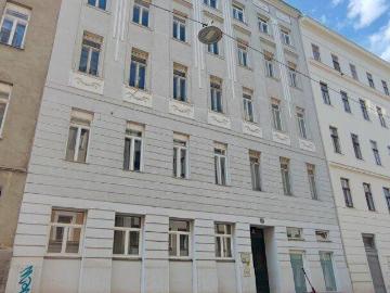 Zwischen Hauptbahnhof und Wiedner Hauptstraße! Renovierte 3 Zimmer Altbauwohnung in einem gepflegten Jugendstilhaus. Auch für 2 er WG geeignet