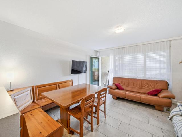 CHARMANTE 2.5 ZIMMER WOHNUNG MIT WINTERGARTEN