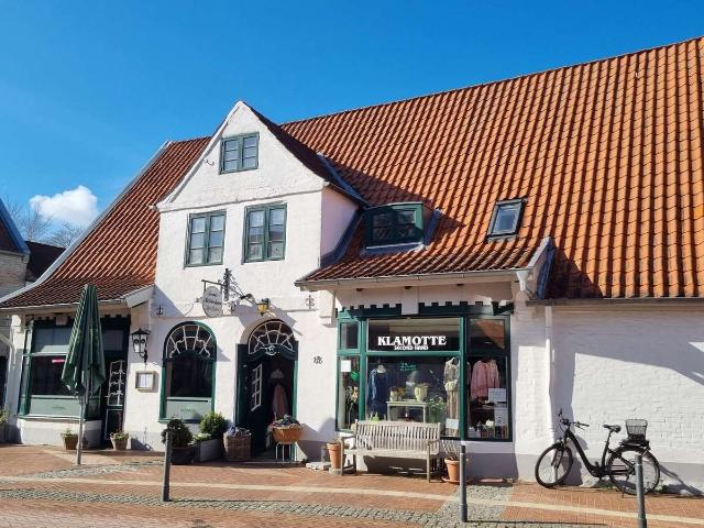 Zwischen Stadtflair und Strandgefühl, historisches Altstadtjuwel mit Potenzial