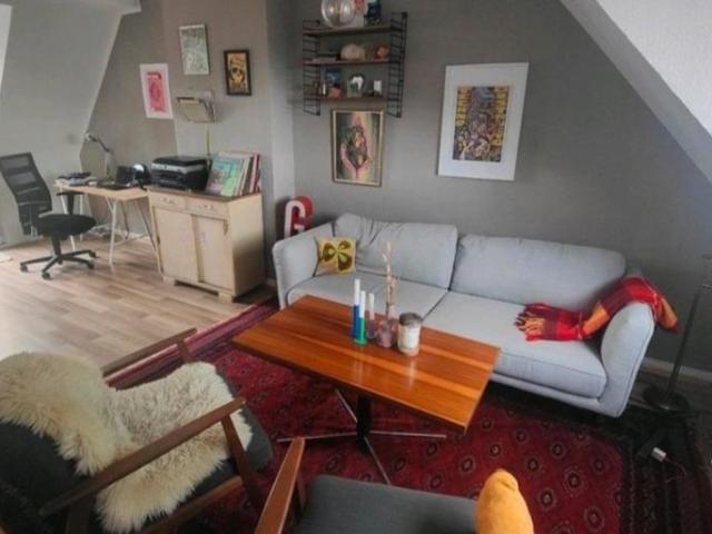 ZWISCHENMIETE: 6 Monate ab Nov, möbliert mit Wanne und Terrasse