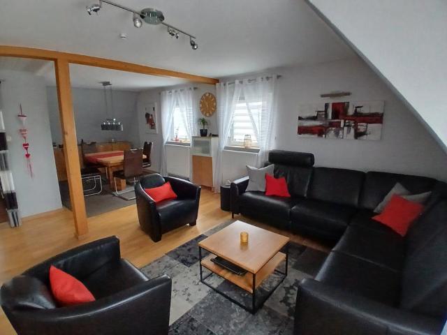 Zu Verkaufen 5 Zimmer Wohnung 109 qm, in 2 Familienhaus