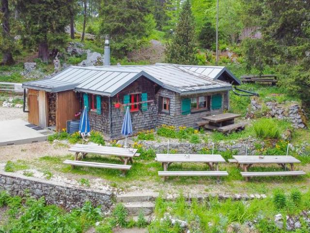 Zu verkaufen, Chalet, 1450 Ste Croix, Réf Casba