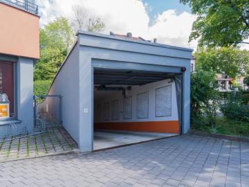 Unterhaching, Oberbayern, Bayern - Parkplatz