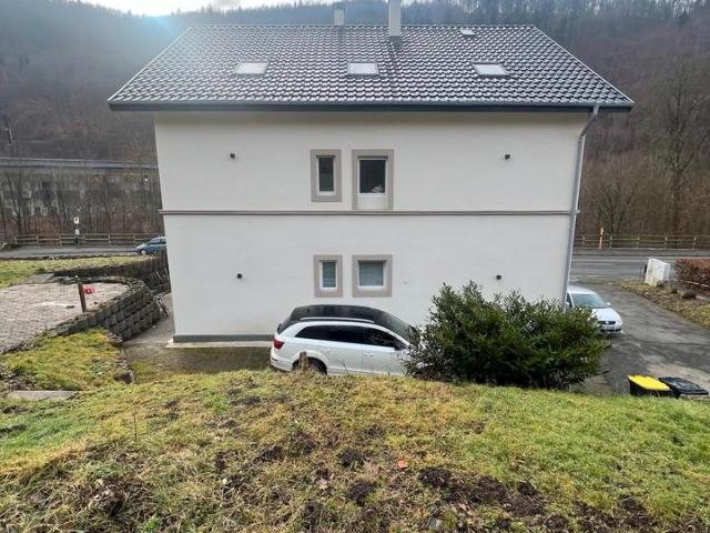 Zu verkaufen, Dreifamilienhaus