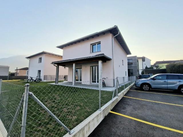 ZU VERKAUFEN IN CUGNASCO NEUE 5,5 ZIMMER EINFAMILIENHÄUSER IN RUHIGER LAGE