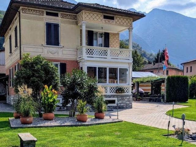 ZU VERKAUFEN IN MAROGGIA Komplett renovierte historische Einfamilienvilla