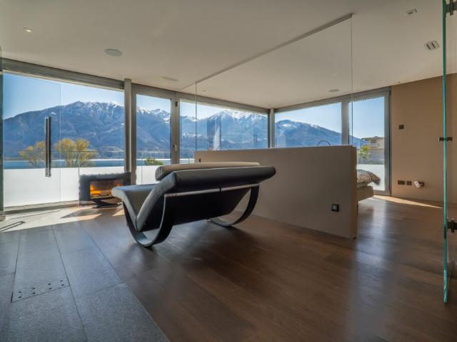 ZU VERKAUFEN IN MINUSIO moderne 4,5 Zimmer Duplex Dachwohnung mit Seeblick in einem Zweifamilienhaus