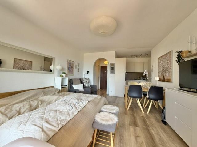ZU VERKAUFEN IN MURALTO helle 1.5 Zimmerwohnung mit Seesicht