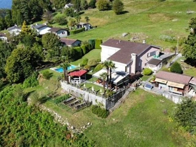 ZU VERKAUFEN IN VAL RESA Brione oberhalb von Minusio HAUS MIT POOL UND GROSSEM GARTEN