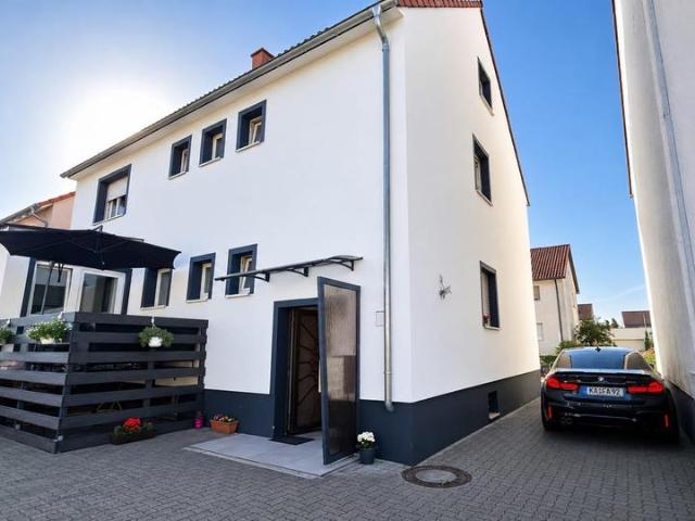 Zu verkaufen – Modernes 3 Familienhaus mit gehobener Ausstattung