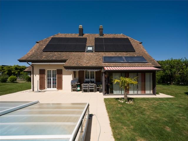 ZU VERKAUFEN PRÄCHTIGE VILLA IN VAUDOIS MIT SCHWIMMBAD