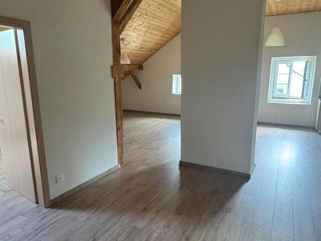 ZU VERMIETEN 2.5 ZIMMER ROMONT FRIBOURG
