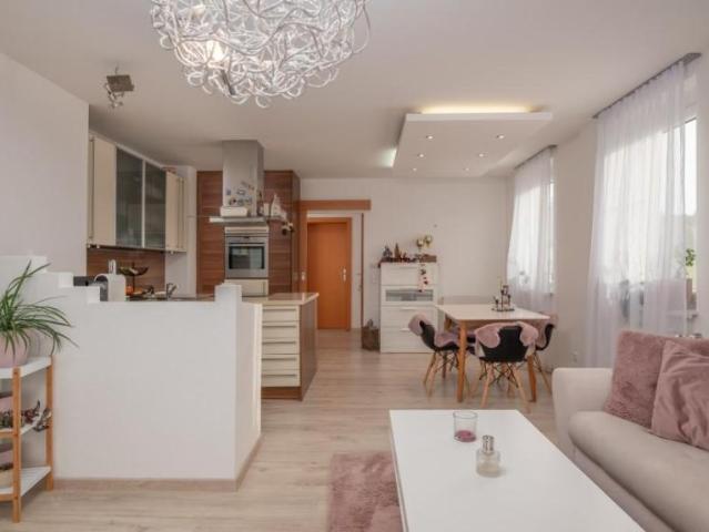 Zu Vermieten 4 Schlafzimmer Wohnung Weppersdorf AUT DS103658950