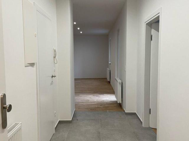 Zu Vermieten 4 Schlafzimmer Wohnung Schwechat AUT DS98135216