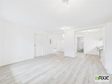 Zu vermieten Appart. 3.5 Zimmerwohnung komplett renoviert in einem kleinen Gebäude