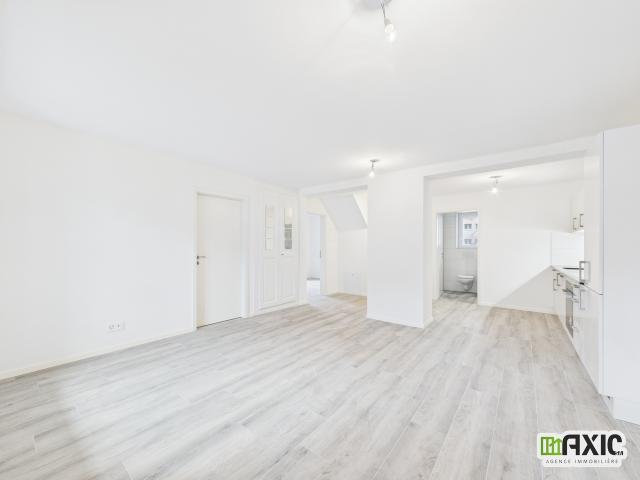 Zu vermieten: Komplett renovierte 3.5 Zimmer Wohnung in kleinem Gebäud