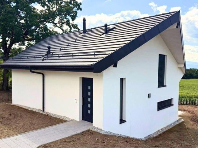 Zu vermieten – Brandneue Familienvilla mit Terrasse und Garten