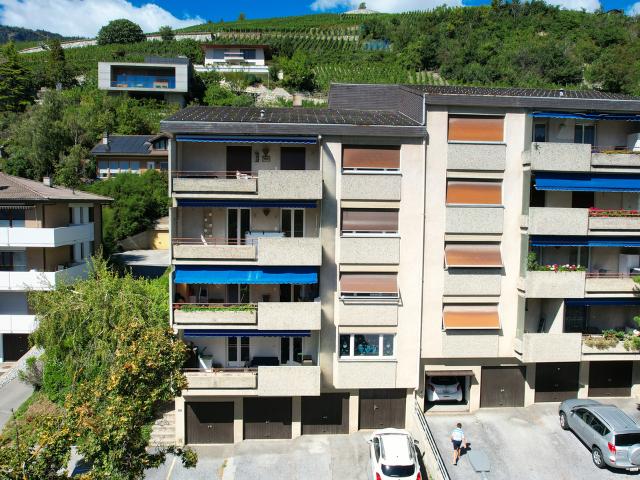 ZU VERMIETEN Geräumige, renovierte 4½ Zimmer Wohnung mit großem Balkon